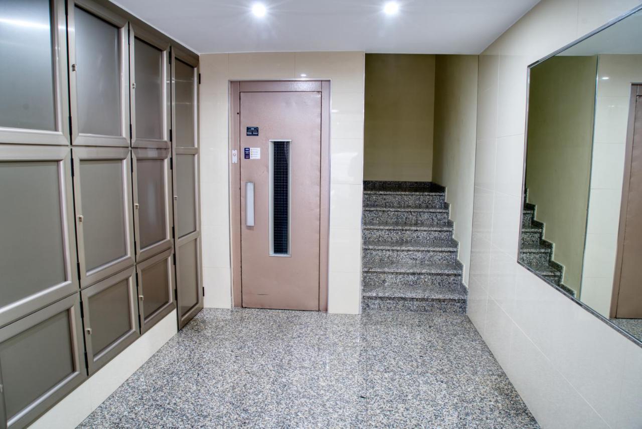 Apartamento Muy Amplio, Con Wifi Y A 12 Minutos Del Centro Gijon Exterior photo