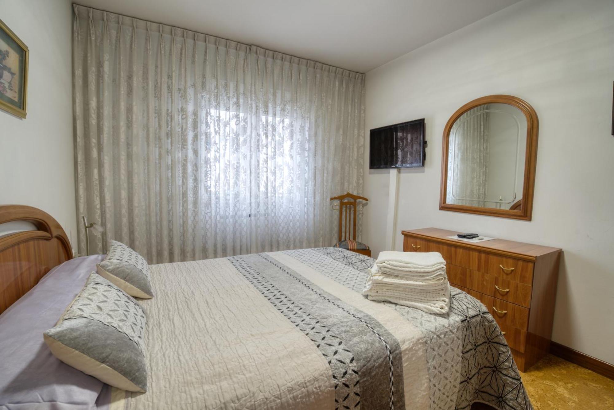 Apartamento Muy Amplio, Con Wifi Y A 12 Minutos Del Centro Gijon Exterior photo